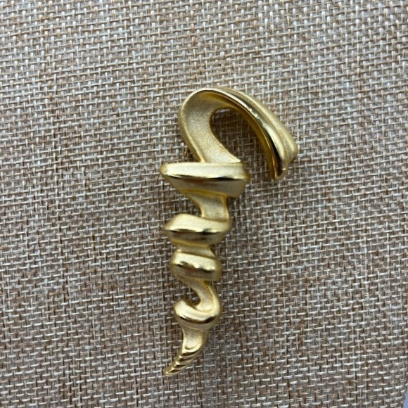 TARA Brooch Twisted Tornado Gold Tone 3 dimensional Mixed Metal Finishing - Picture 6 of 8